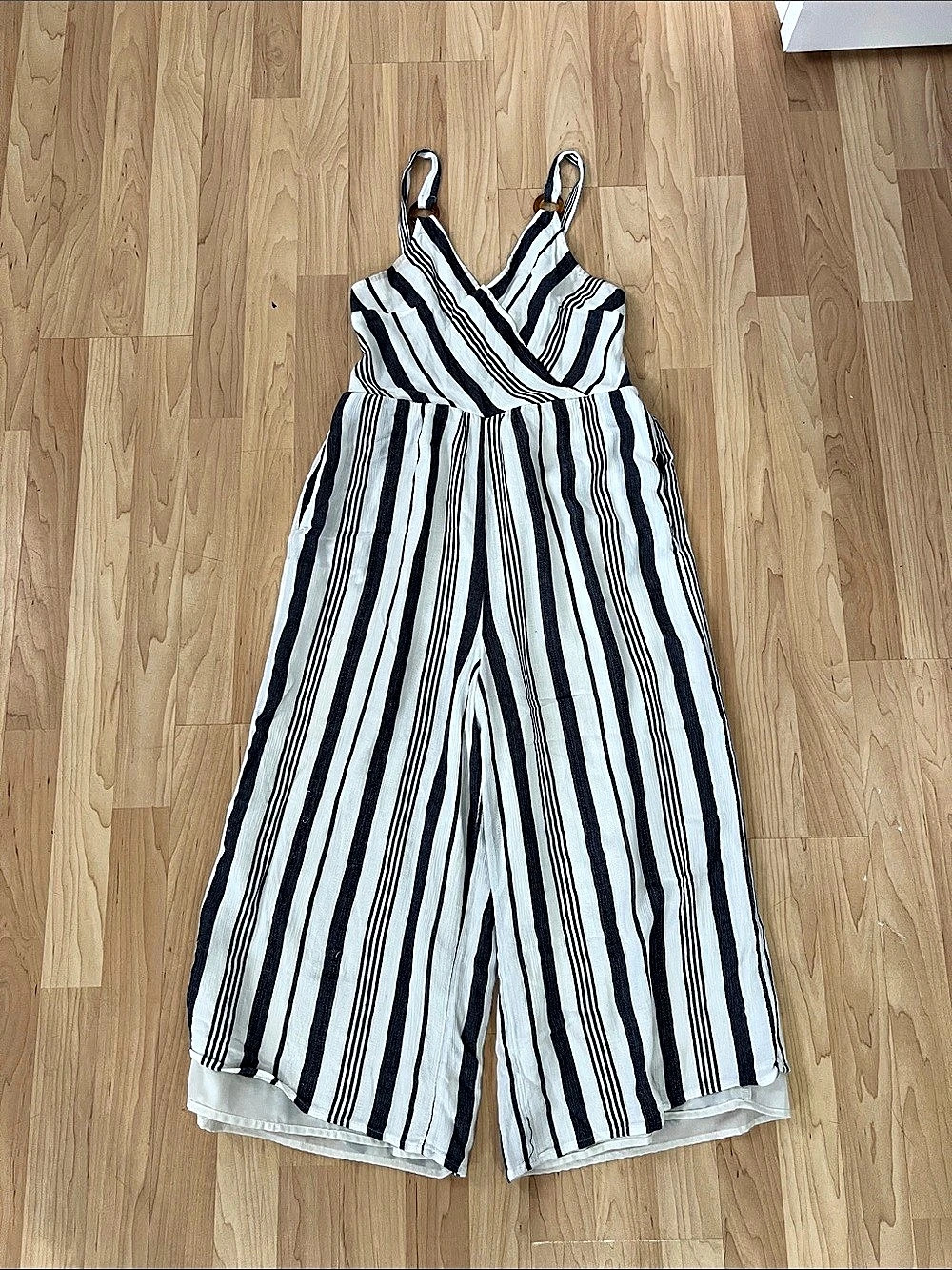 American Eagle Striped Wide Leg Jumpsuit with pockets Size Medium